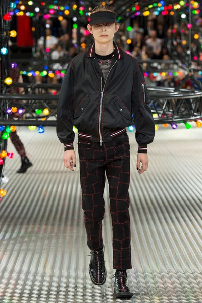 Look 15
